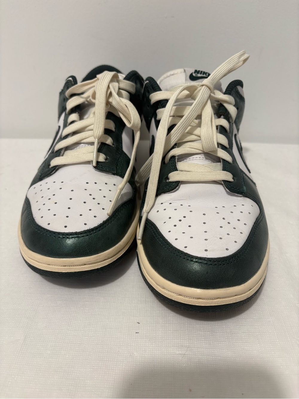 Nike Low-Top Sneakers in White and Dark Green